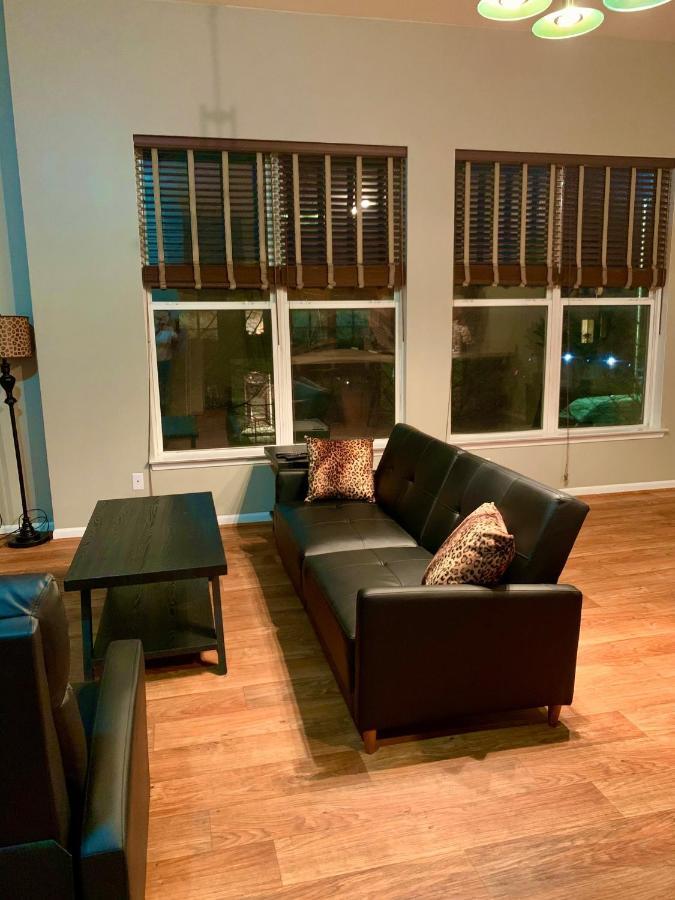 Spunky Town New Center Area Apartment Detroit
